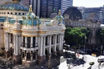 Theatro Municipal comemora 106 anos com uma programação gratuita. Haverá apresentações dos corpos permanentes de balé, coro e Orquestra Sinfônica do teatro