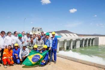 A  presidenta  Dilma  Rousseff participa da solenidade  de entrega de uma estação de bombeamento do Projeto de Integração do São Francisco, em Cabrobó, em Pernambuco 