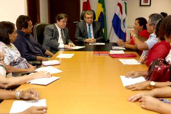 Presidente Washington Luiz e desembargador Tutmés Airan conversaram com os servidores nesta sexta (07). 