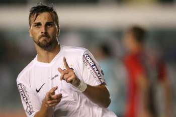 Rafael Longuine comemora seu gol pelo Santos (Foto: Gazeta Press)