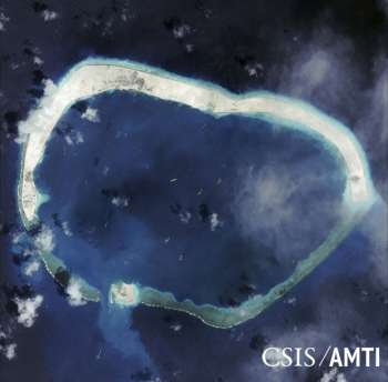 Fotos de satélite mostram possível construção de uma terceira pista de pouso chinesa em ilhas disputadas no Mar do Sul da China (Foto: CSIS Asia Maritime Transparency Initiative/Digital Globe/Handout via Reuters) 