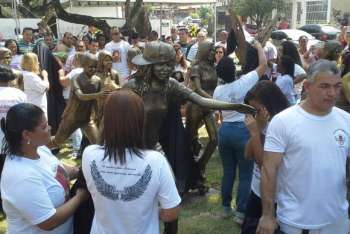 Monumento reúne esculturas de bronze das vítimas