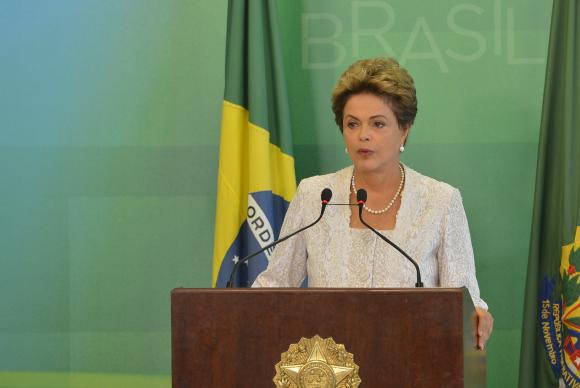 Brasília - A presidenta Dilma Rousseff anuncia mudanças em seu ministério, durante declaração à imprensa no Palácio do Planalto