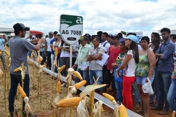 Exposição contou com a presença de empresários, estudantes e agricultores