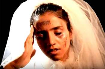 Sonita Alizadeh no clipe da música 'Filhas à venda', que a ajudou a fugir para os Estados Unidos (Foto: Reprodução/ YouTube/ Sonita Alizadeh)