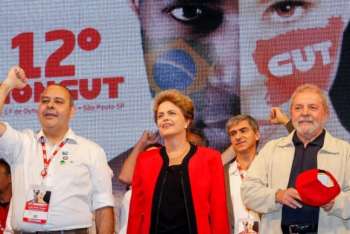 Ao discursar na abertura do 12º Congresso da CUT na noite dessa terça-feira (13), no Palácio das Convenções do Anhembi, zona Norte de São Paulo, a presidenta Dilma Rousseff criticou os que querem o seu impeachment 