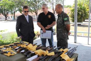 Juiz Antônio Bittencourt participou da entrega de armas ao 59º Batalhão de Infantaria Motorizado. Foto: Emanuelle Oliveira 