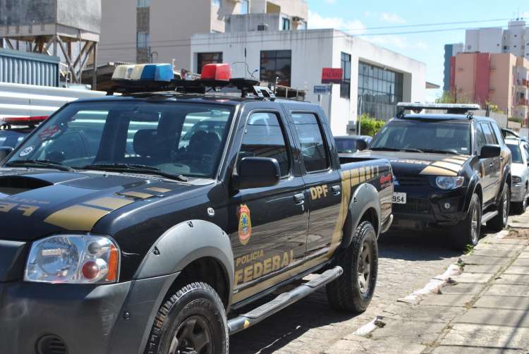 PF cumpre mandados na sede do PMDM em Alagoas