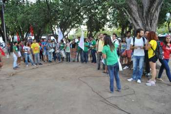 Estudantes se concentraram na Praça Sinimbu