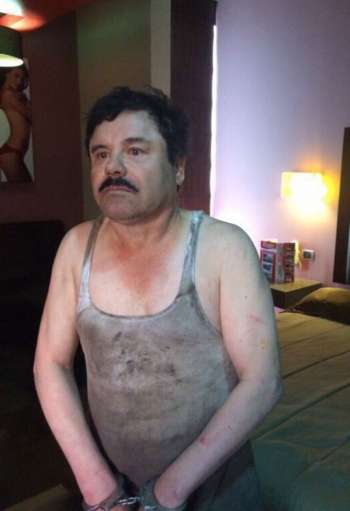 Outra imagem que seria de El chapo após sua detenção e que circula nas redes sociais sem autenticidade oficalmente confirmada 