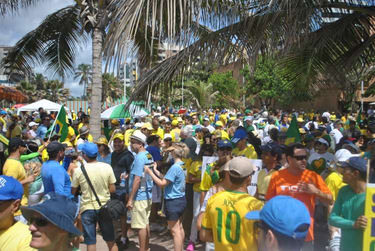 Manifestação reuniu cerca de duas mil pessoas.