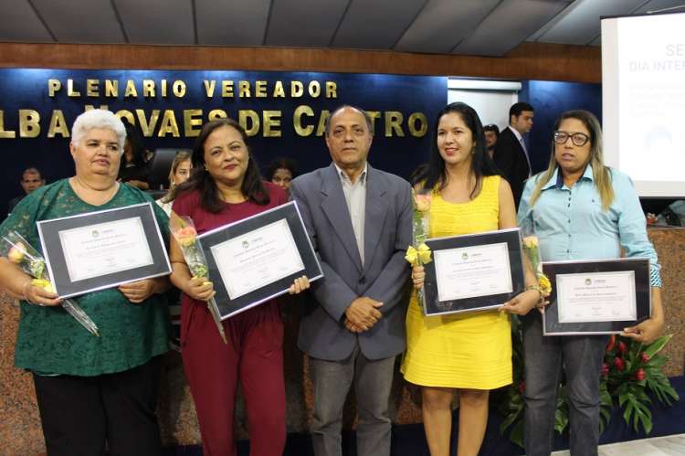 A Comenda Selma Bandeira é destinada a personalidades alagoanas que traçam um trabalho em luta pela cidadania e direitos humanos. 