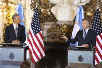 Os presidentes Barack Obama, dos Estados Unidos, e Mauricio Macri, da Argentina, em entrevista coletiva, após reunião na Casa Rosada, sede do governo argentino 