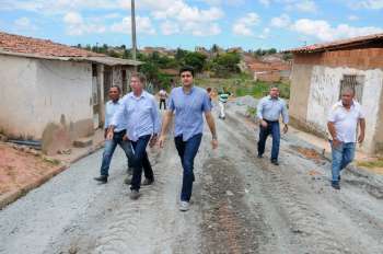 Prefeito Rui Palmeira vistoriou obras no Conjunto 1º de Junho. Foto: Marco Antônio/ Secom Maceió 