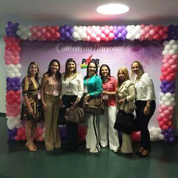 Juliana Almeida com demais integrantes da caravana feminina do PMDB/AL