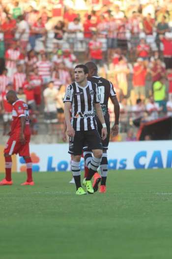 CRB e Ceará durante partida no Estádio Rei Pelé