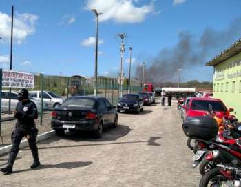 Presos incendiaram colchões da CPPL, em Itaitinga (Foto: Arquivo Pessoal) 