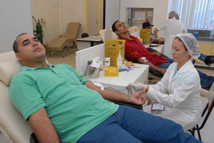 Coleta de sangue acontece nesta terça-feira (21), em frente a reitoria da Ufal_foto_Carla Cleto