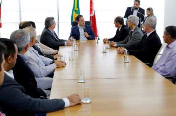 Um convênio diz respeito à iluminação do canteiro central da duplicação da Via Azul, AL-101 Norte. O outro convênio é para pavimentação, drenagem, viaduto e obras complementares da duplicação