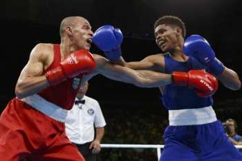 Shakur Stevenson derrotou o brasileiro Robenilson de Jesus, que se despediu da Rio 2016 