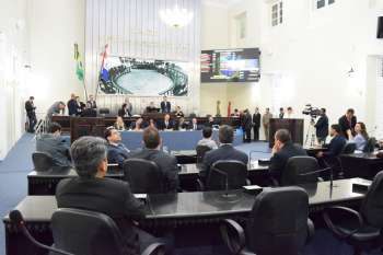 Deputados esvaziam sessão e não votam projetos