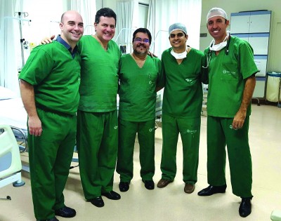 Equipe da Santa Casa de Maceió formada pelos médicos Marivaldo Machado Jr., Francisco de Assis, Amilson Pacheco, Evandro Martins e Leilton Luna Jr.