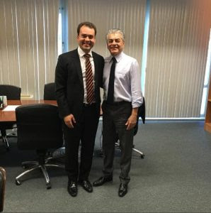 Secretário do Turismo de Maceió, Jair Galvão (à esquerda) com o Ministro Interino, Alberto Alves (à direita) em Brasília