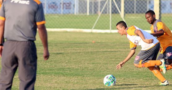 Luidy e Diego no treino: os dois devem ser titulares, hoje, contra o Criciúma Luidy e Diego no treino: os dois devem ser titulares, hoje, contra o Criciúma