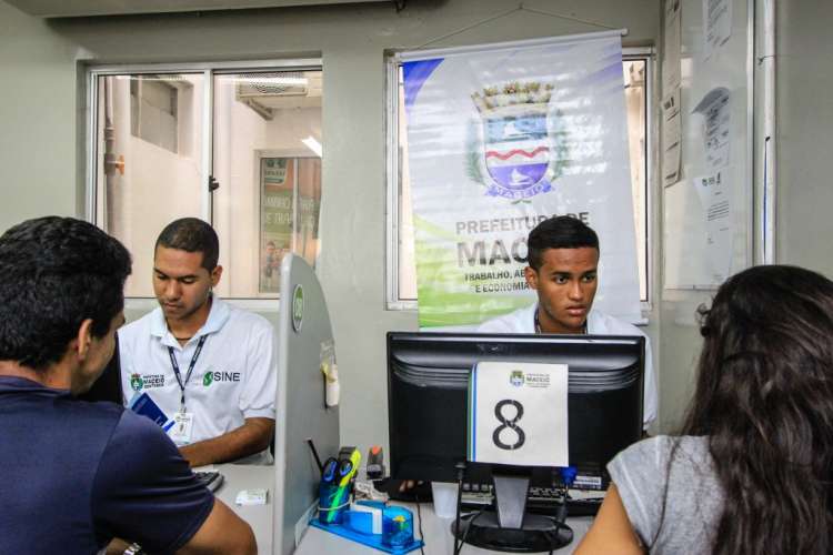 Atendimento no Sine Maceió. Foto: Pei Fon/ Secom Maceió 