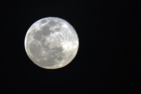 A lua não chegava tão perto assim da Terra desde 1948 e não voltará a fazê-lo até 2034