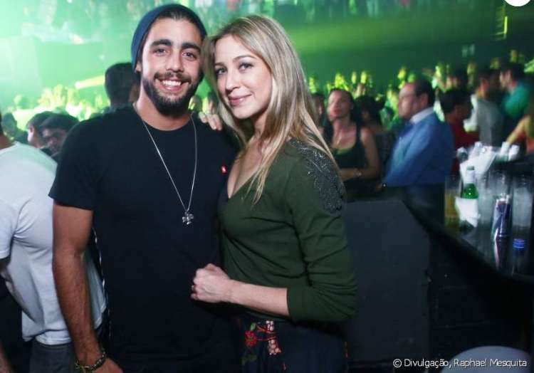 Luana Piovani e Pedro Scooby foram juntos a um show recentemente.