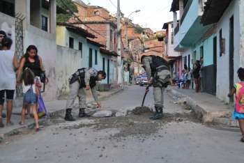 PM retira lombadas construídas de forma irregular na Grota do Cigano. Foto:João Urtiga/Alagoas 24 Horas