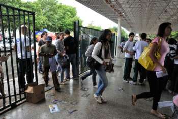 Os portões para entrada dos candidatos do Exame Nacional do Ensino Médio (Enem) serão abertos às 12h e fecham às 13h