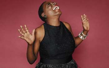 Cantora Sharon Jones lutava contra um câncer  (Foto: Divulgação/Cole Haan) 