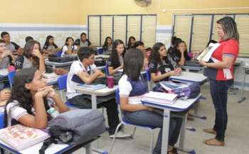 Com edital publicado nesta sexta-feira (23), será possível a professores pedir remoção de uma Gerência Regional de Educação (Gere) para outra  