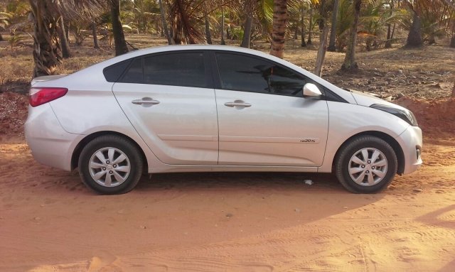 Veículo roubado foi abandonado na estrada que dá acesso ao povoado Flexeiras, em Feliz Deserto