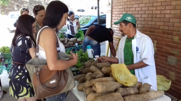 Feira acontece no estacionamento da Semarh e fica localizado no bairro de Jacarecica  