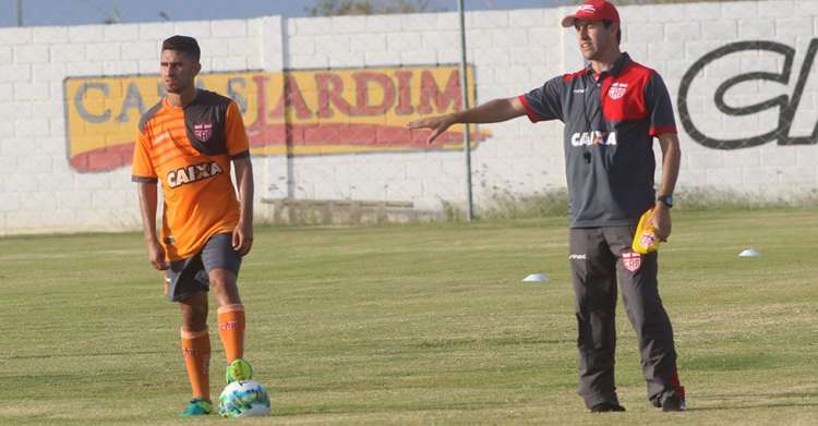 Léo Condé colocará hoje um time alternativo contra o Miguelense