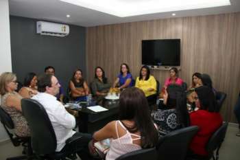 Secretário Luciano Barbosa em encontro com novos gerentes regionais de educação que tomarão posse na próxima terça-feira (7)