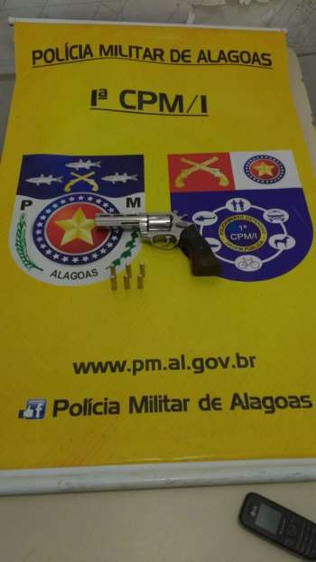 Arma recuperada em Jequiá da Praia.