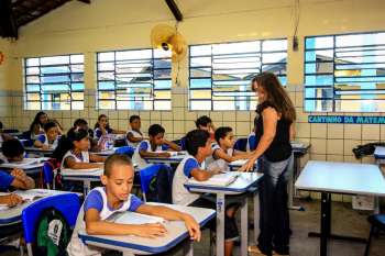 Alunos da Escola Municipal Lindolfo Collor.