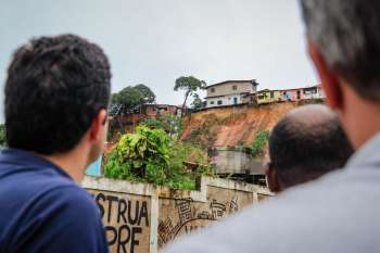 Rui Palmeira visita a comunidade São Rafael que foi afetada pela chuva