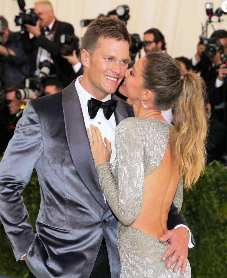 Gisele Bündchen e Tom Brady brilharam no tapete vermelho do MET Gala 2017, em Nova York, nesta segunda-feira, 1 de maio de 2017