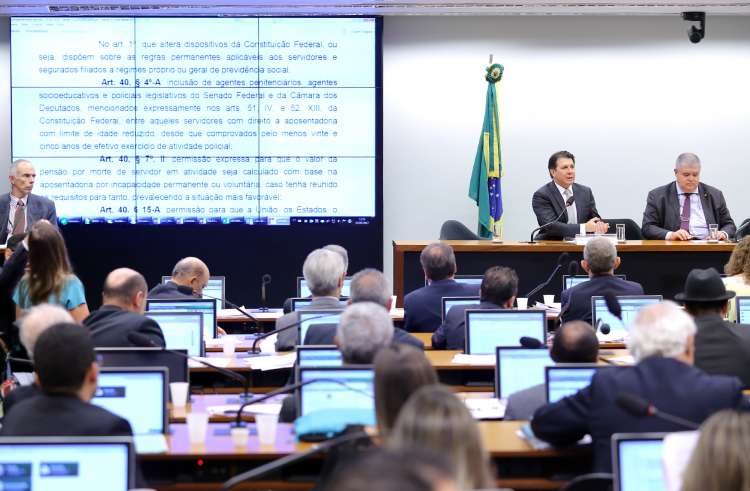 Comissão aprovou texto-base da reforma por 23 votos a 14