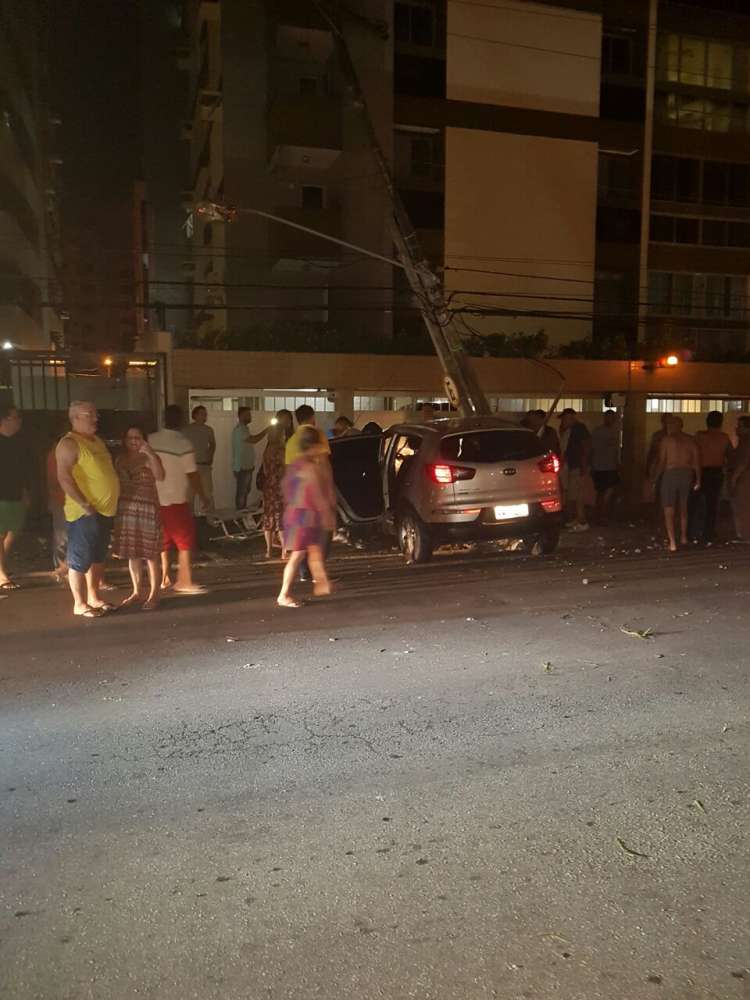 Acidente ocorreu na Rua Mário de Gusmão, em Ponta Verde