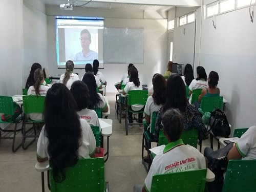 Taís Araújo posa nua e dispensa retoque em estrias: 'Não estou nem aí'