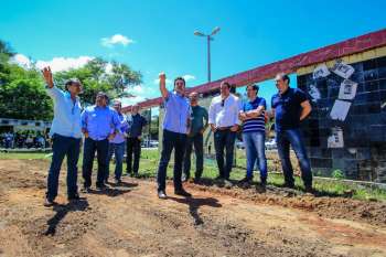 Rui Palmeira vistoria revitalização da Praça Sinimbu.