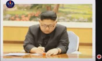 TV estatal da Coreia do Norte divulgou imagens do líder Kim Jong-un assinando autorização para a realização do teste nuclear 