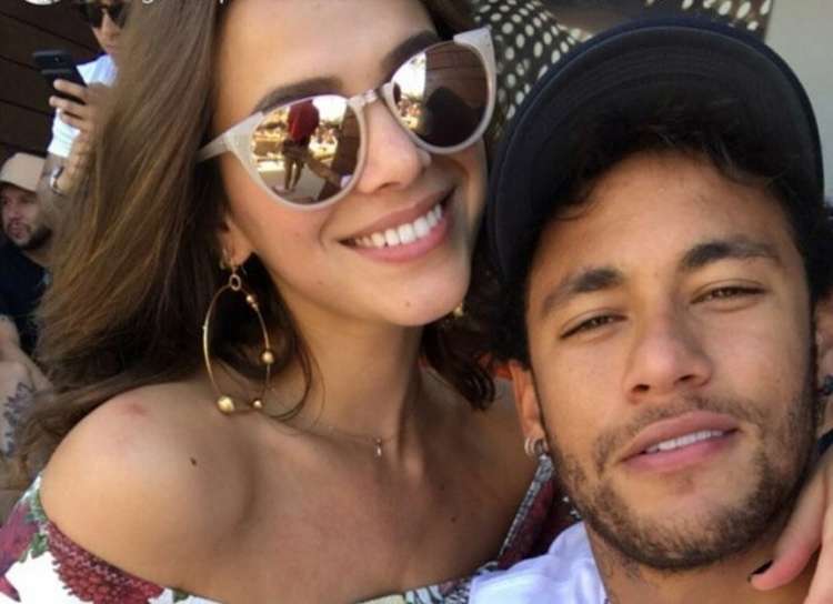 "Faz de conta eu sou Neymar, NeyMarquezine", diz um dos trechos da música de  Zé Felipe & Miguel 