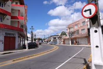 Em União dos Palmares, o Governo do Estado asfaltou e sinalizou 20km de vias urbanas e o acesso ao distrito de Rocha Cavalcante, por meio do Programa Pró-Estrada